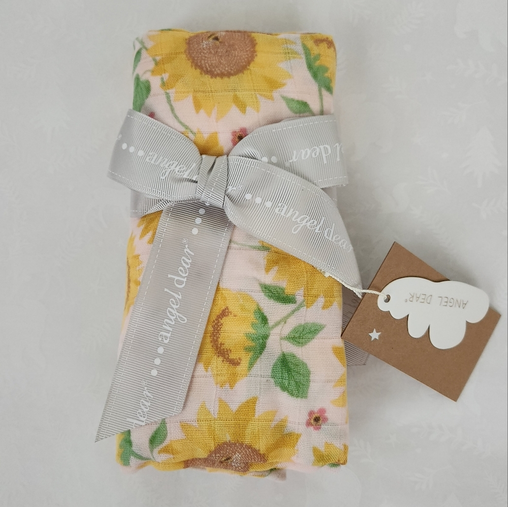 💕🌻NWT Angel Dear baby girl swaddle blanket Pink Sunflowers